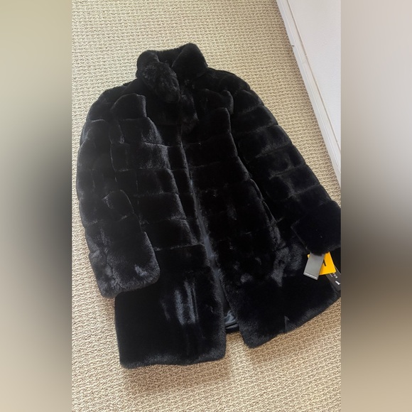 Vince Camuto- Faux Fur Jacket - Picture 2 of 3